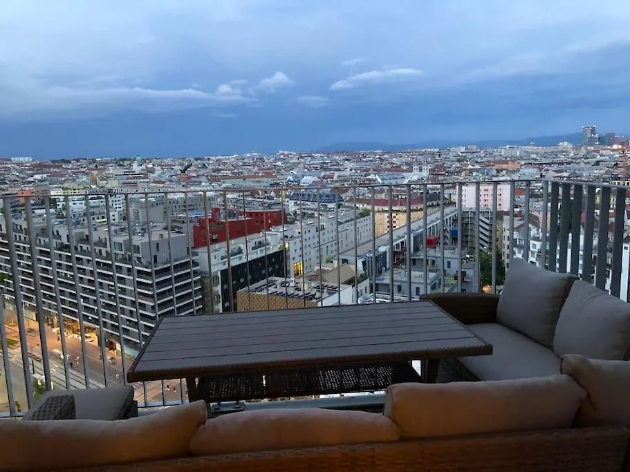 Stunning View Over Vienna In City Center Apartment