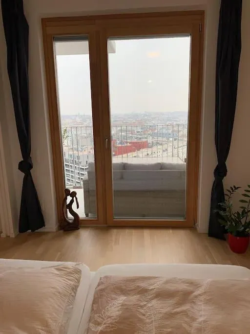 Stunning View Over Vienna In City Center Apartment